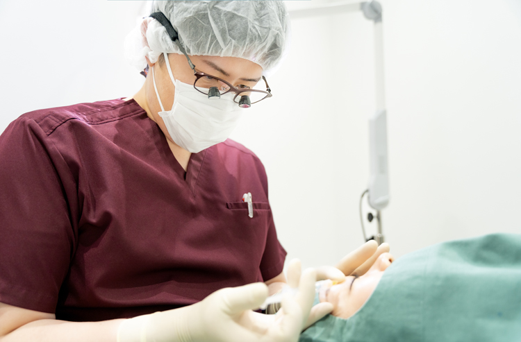 大窪修平医師施術イメージ